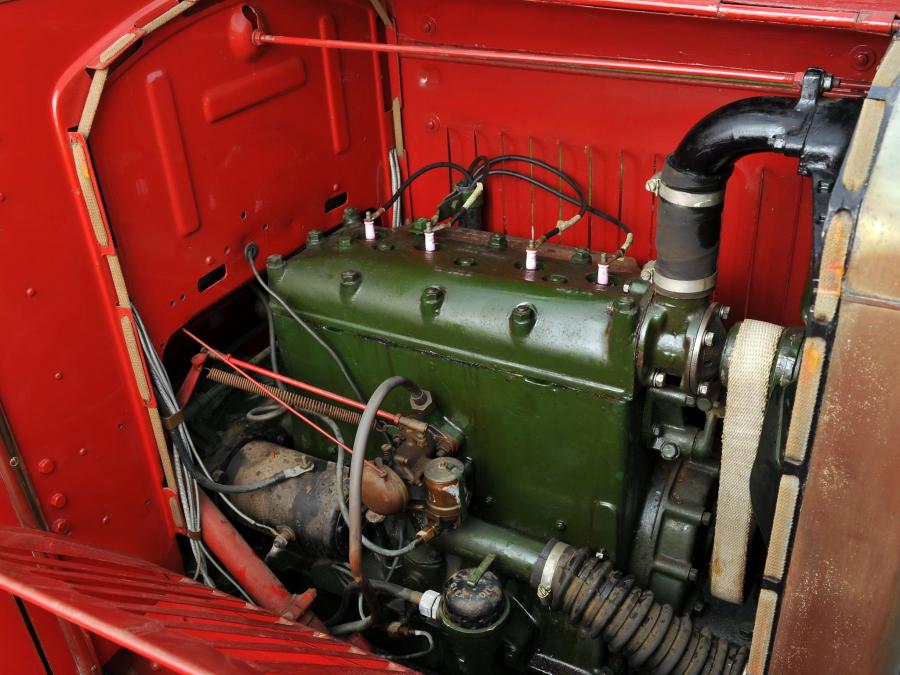 Моторный отсек Morris Commercial Fire Engine 1926 года  (фото 8 из 8)